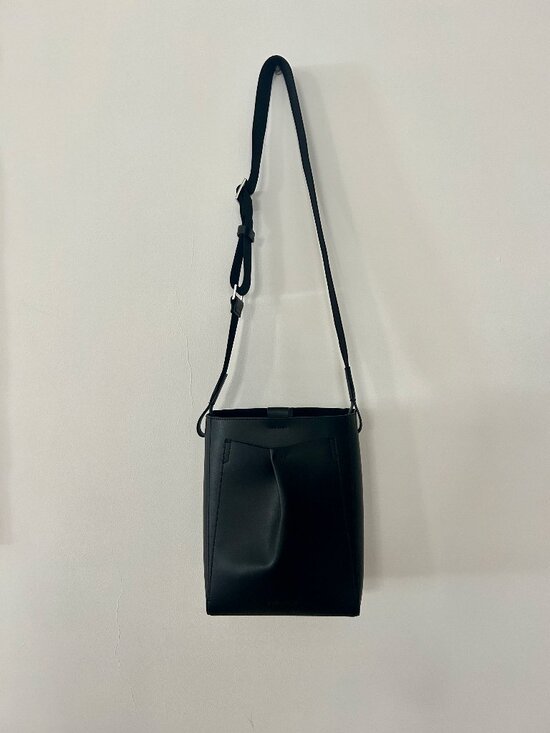 Everlane Handbags - NWOT Everlane Mini Studio Bag in Black